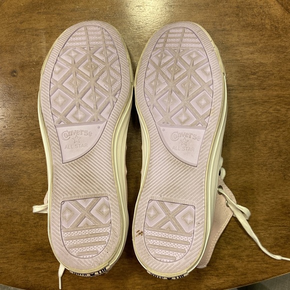 Converse Shoes. - Picture 4 of 5